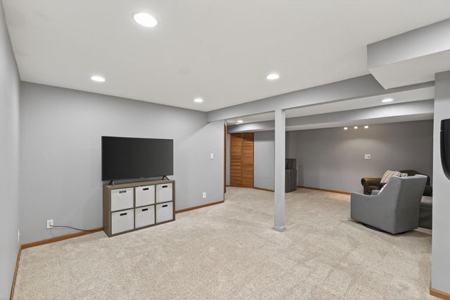 14715 39th Avenue N, Plymouth, MN 55446