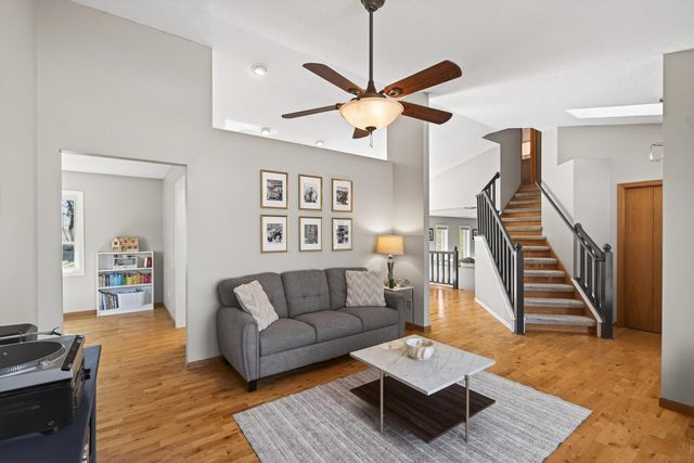 14715 39th Avenue N, Plymouth, MN 55446