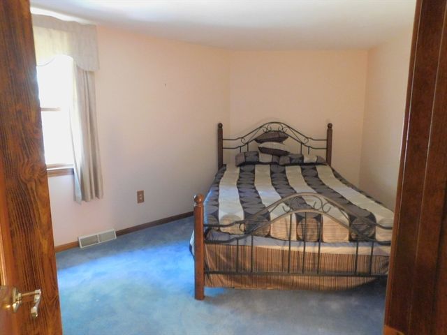 621 Marshall St, Holliston, MA 01746
