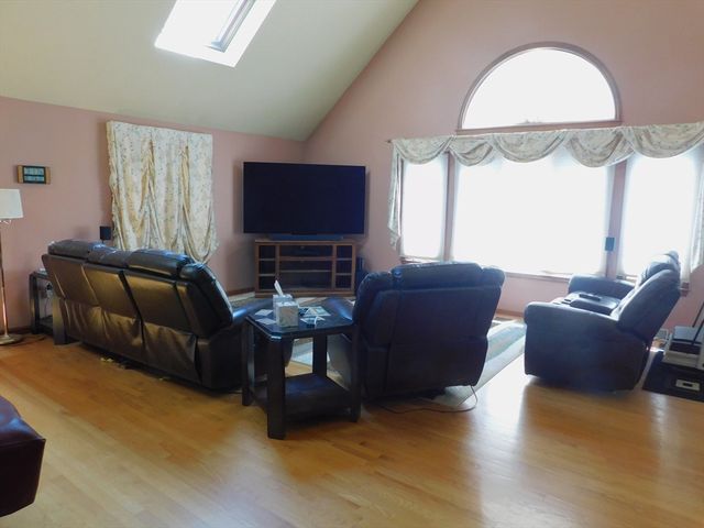 621 Marshall St, Holliston, MA 01746