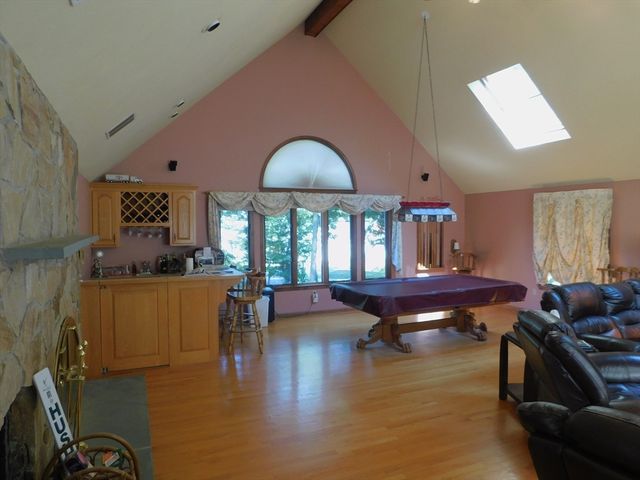 621 Marshall St, Holliston, MA 01746