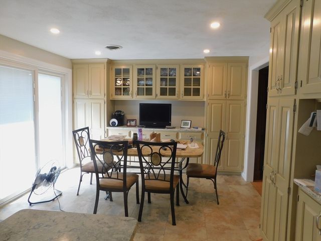 621 Marshall St, Holliston, MA 01746