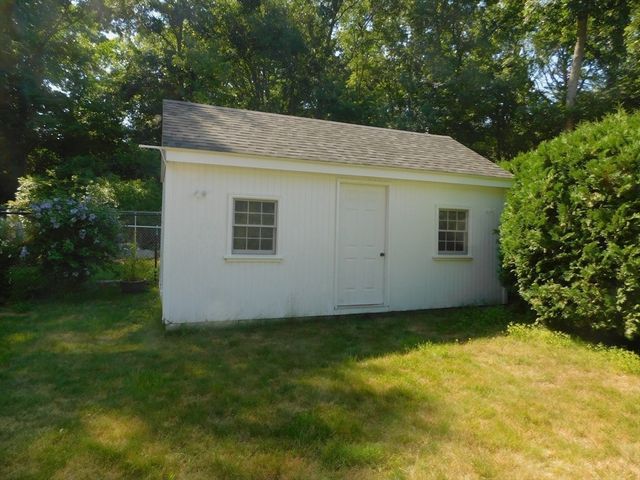 621 Marshall St, Holliston, MA 01746