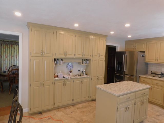 621 Marshall St, Holliston, MA 01746