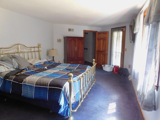 621 Marshall St, Holliston, MA 01746