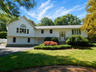 621 Marshall St, Holliston, MA 01746