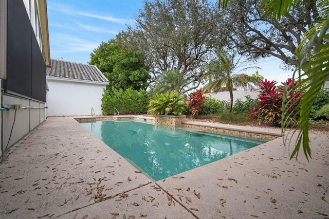 10056 Lexington Circle N, Boynton Beach, FL 33436