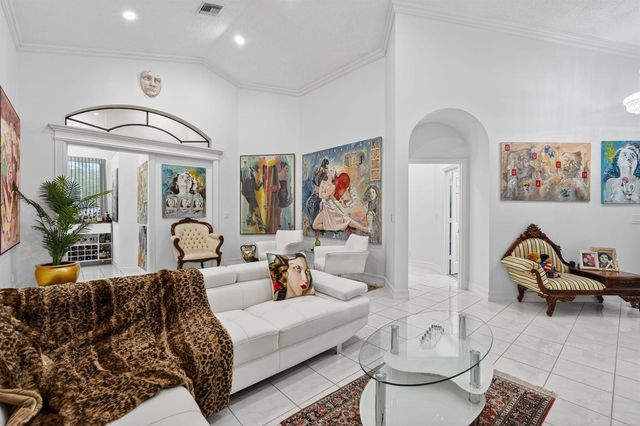 10056 Lexington Circle N, Boynton Beach, FL 33436