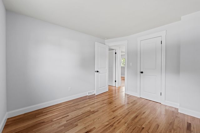 15 Lancaster Road, Glastonbury, CT 06033