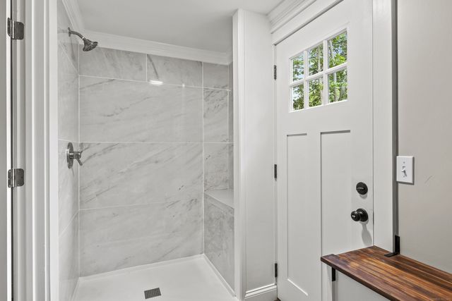 15 Lancaster Road, Glastonbury, CT 06033