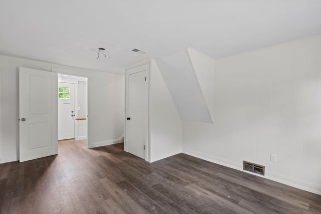 15 Lancaster Road, Glastonbury, CT 06033