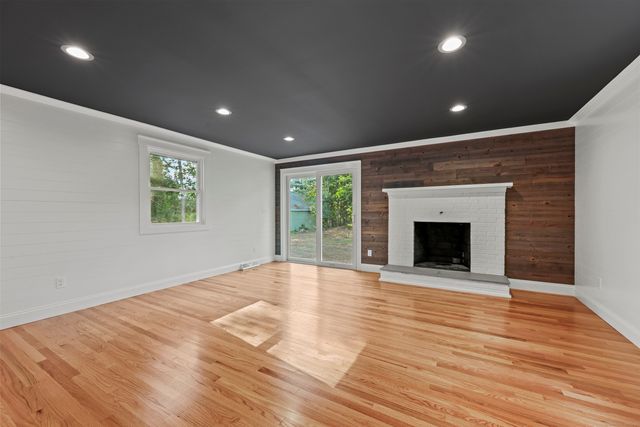 15 Lancaster Road, Glastonbury, CT 06033