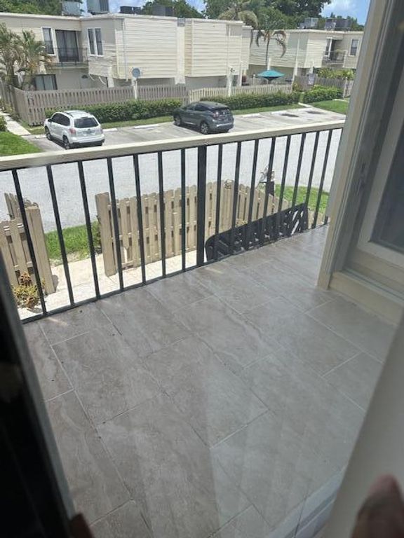 Image 13 of property listing at 11983 Shakerwood Lane, Wellington, FL 33414