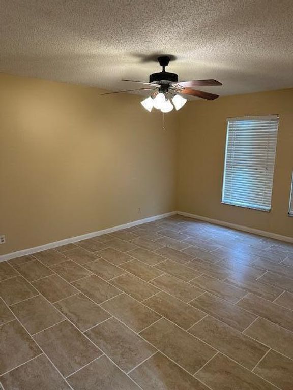 Image 21 of property listing at 11983 Shakerwood Lane, Wellington, FL 33414