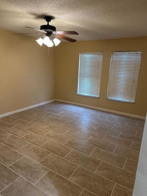 Image 22 of property listing at 11983 Shakerwood Lane, Wellington, FL 33414