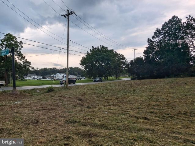 418 W POTHOUSE RD, Phoenixville, PA 19460