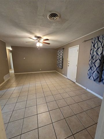 2970 41st Street SE, Paris, TX 75462