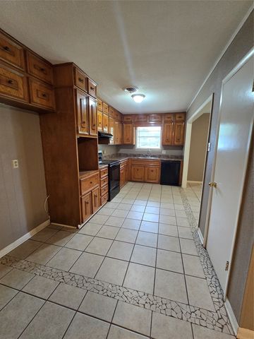 2970 41st Street SE, Paris, TX 75462