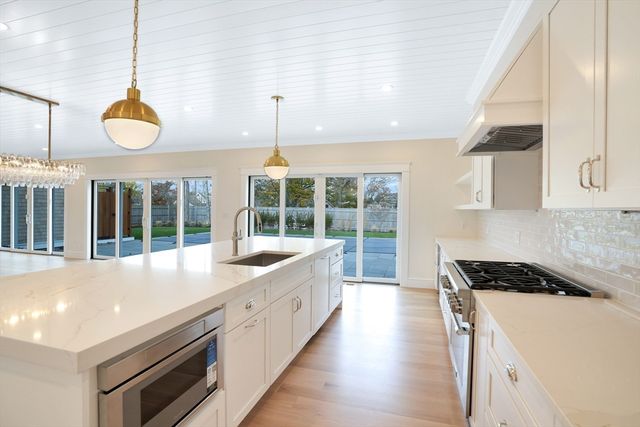 23 Pinehurst Road, Edgartown, MA 02539