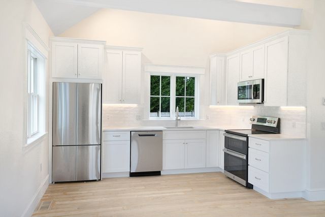 23 Pinehurst Road, Edgartown, MA 02539