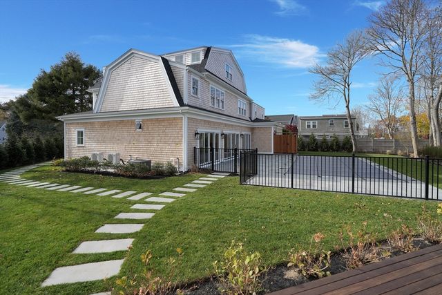 23 Pinehurst Road, Edgartown, MA 02539