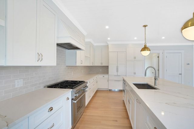 23 Pinehurst Road, Edgartown, MA 02539