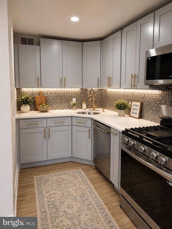 242 SPRING VALLEY RD, Darby, PA 19023