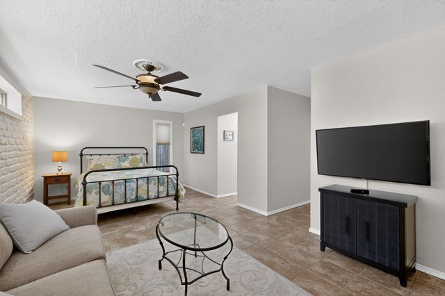 2416 Arbor Road NW, Albuquerque, NM 87107