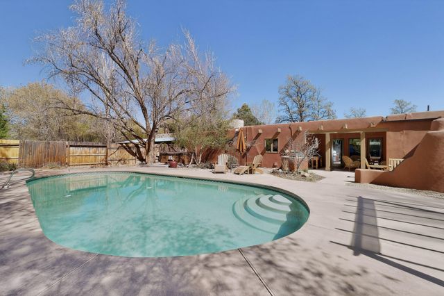 2416 Arbor Road NW, Albuquerque, NM 87107