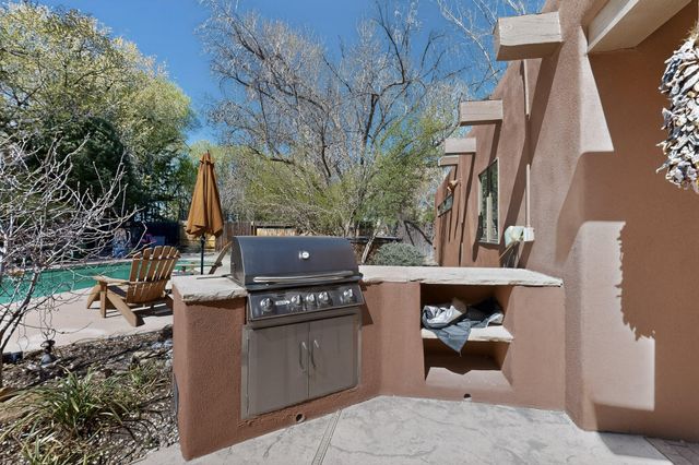 2416 Arbor Road NW, Albuquerque, NM 87107