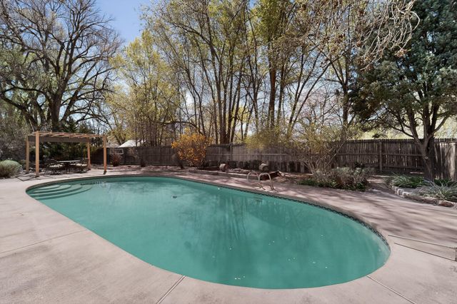 2416 Arbor Road NW, Albuquerque, NM 87107