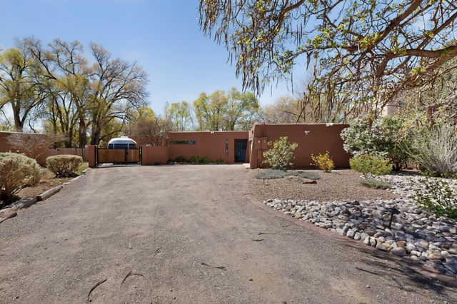 2416 Arbor Road NW, Albuquerque, NM 87107