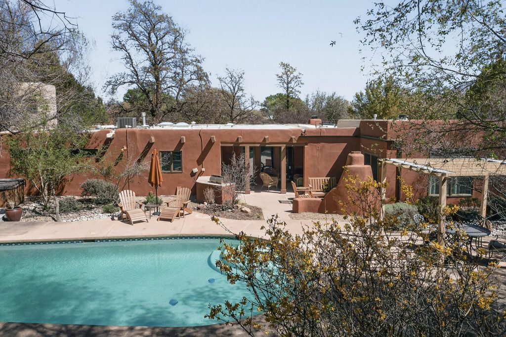 2416 Arbor Road NW, Albuquerque, NM 87107