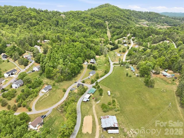 10 Scarlett Ridge Drive, Marshall, NC 28753