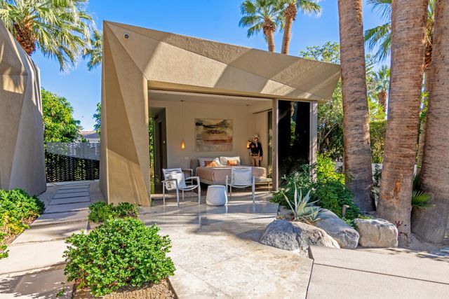 740 N Prescott Drive, Palm Springs, CA 92262