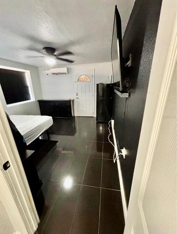 2117 W CLIFTON STREET, Tampa, FL 33603