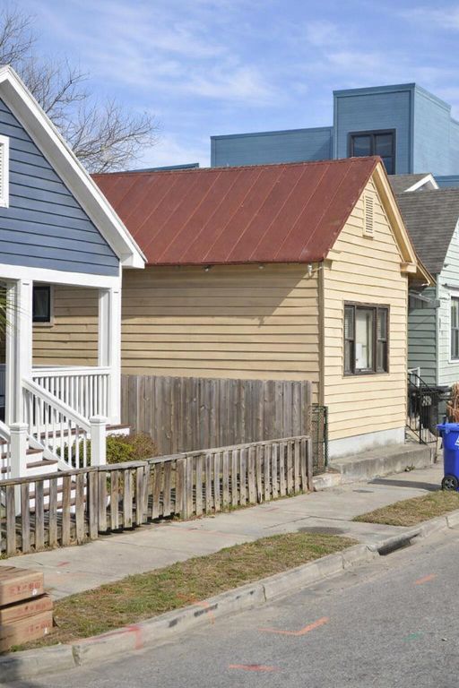 Image 1 of property listing at 90 Romney Street, Charleston, SC 29403