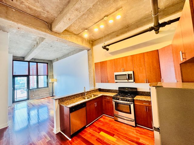 320 E 21st Street 805, Chicago, IL 60616