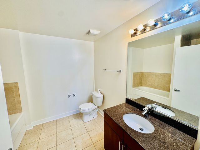 320 E 21st Street 805, Chicago, IL 60616