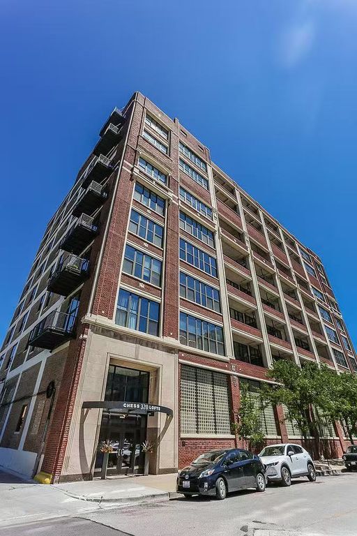 320 E 21st Street 805, Chicago, IL 60616