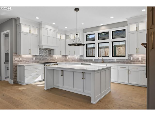 891 8TH St, Lake Oswego, OR 97034