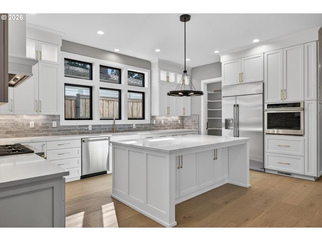 891 8TH St, Lake Oswego, OR 97034