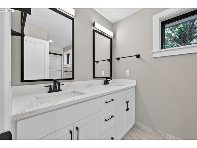 891 8TH St, Lake Oswego, OR 97034