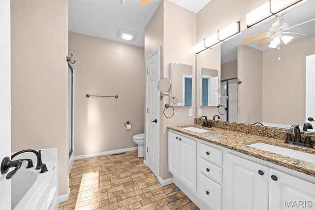 1675 Lakepointe Estates Drive, O'fallon, IL 62269