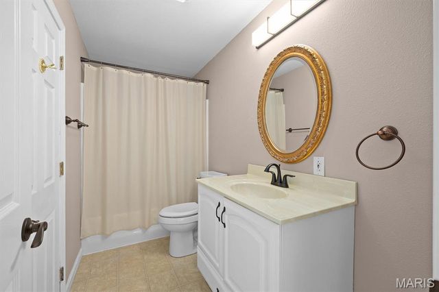 1675 Lakepointe Estates Drive, O'fallon, IL 62269