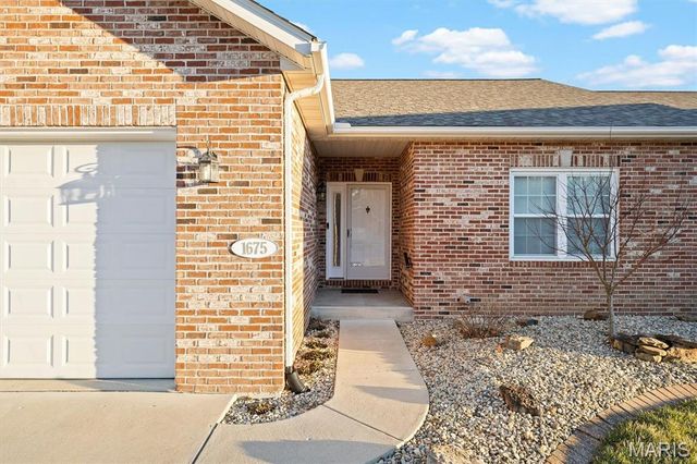 1675 Lakepointe Estates Drive, O'fallon, IL 62269