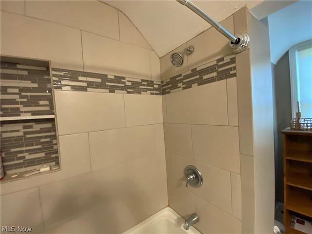 123 Alburn Drive, Youngstown, OH 44512