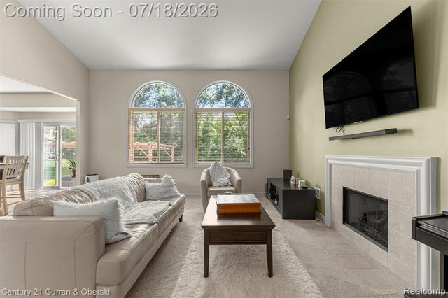 27363 Oxford Drive, Southfield, MI 48033
