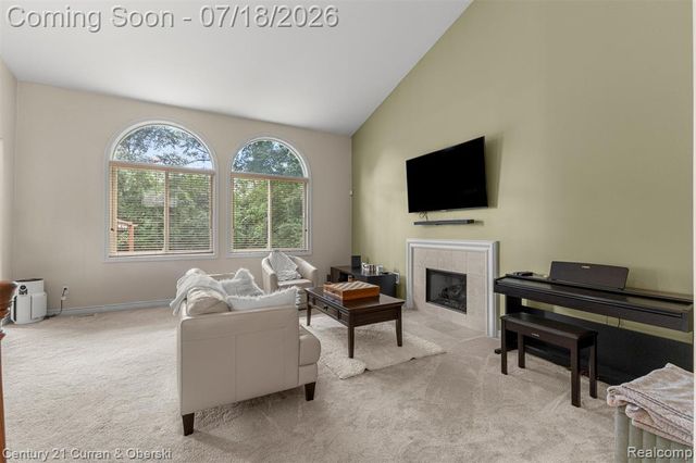 27363 Oxford Drive, Southfield, MI 48033