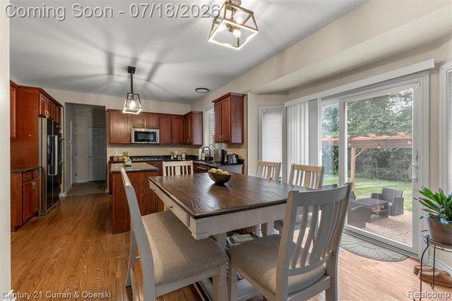 27363 Oxford Drive, Southfield, MI 48033